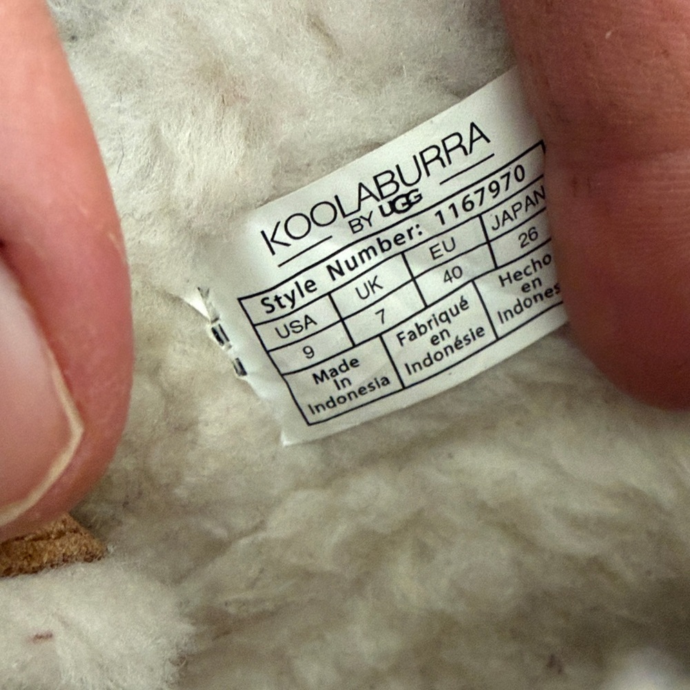 Koolaburra by UGG Winter Boots with Cream Fur Lining - Picture 6 of 6